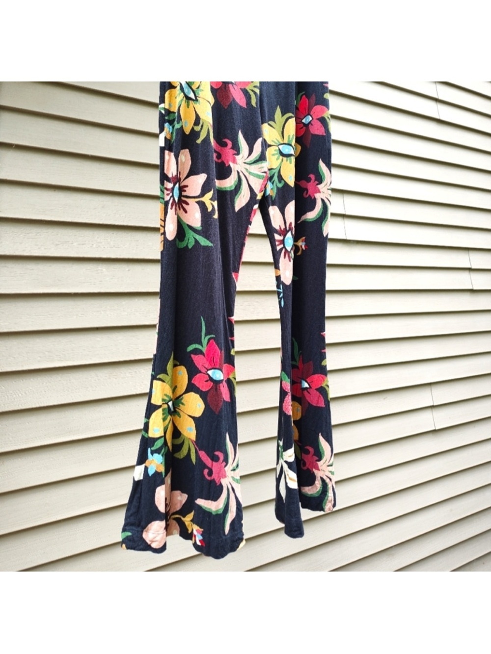 Farm Rio Flower Pants. - Picture 4 of 13